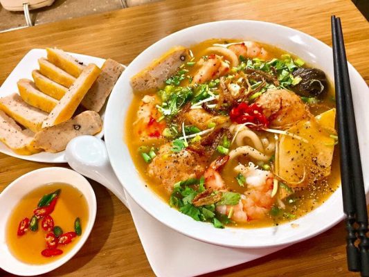 nấu bánh canh cua