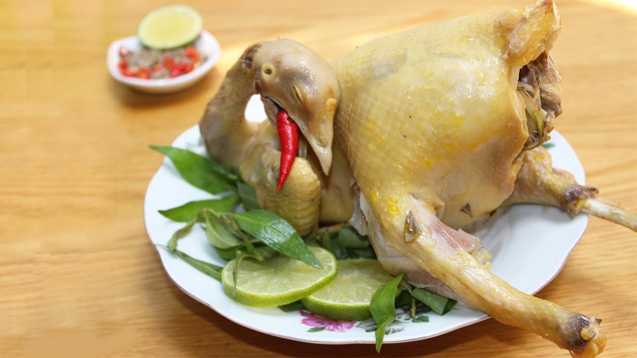 Nấu bữa cơm ngon cho gia đình bằng cách làm gà hấp muối hột đặc biệt.