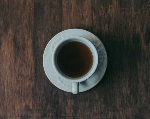uống trà xanh ngăn ngừa mùi hôi cơ thể