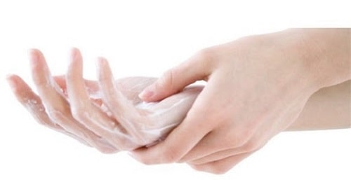 cách làm cho da tay mềm mại - rửa tay đúng cách